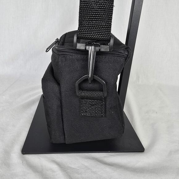 Samsonite Camera Bag Black Zipper Close Adjustable Crossbody Strap 8" x 5" x6.5" - Picture 7 of 12